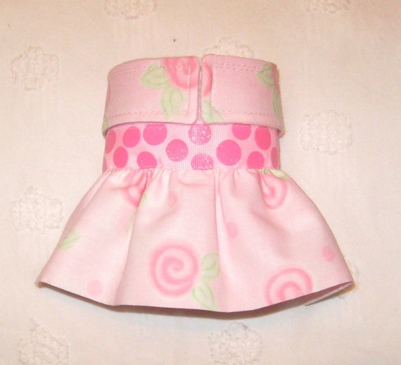 Female Dog Diaper Skirt Perfect for your dog by piddleronthewoof