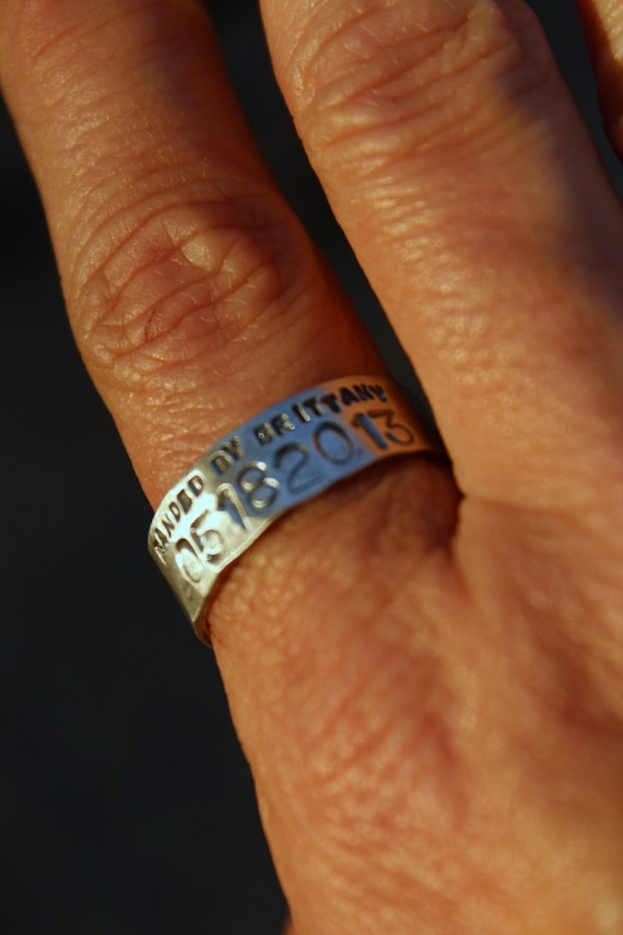 ... Narrow Duck Band Wedding Ring for Men and Women - Unisex Personalized