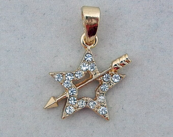 Small Gold-tone Star with Arrow Pendant