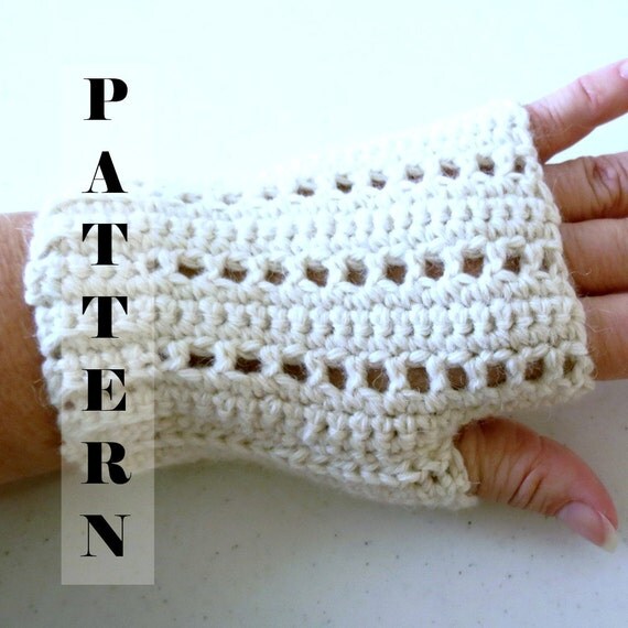 crochet pattern ladies fingerless gloves Wrist Crochet DK Feminine Warmers Pattern   Fingerless Yarn 526 Gloves