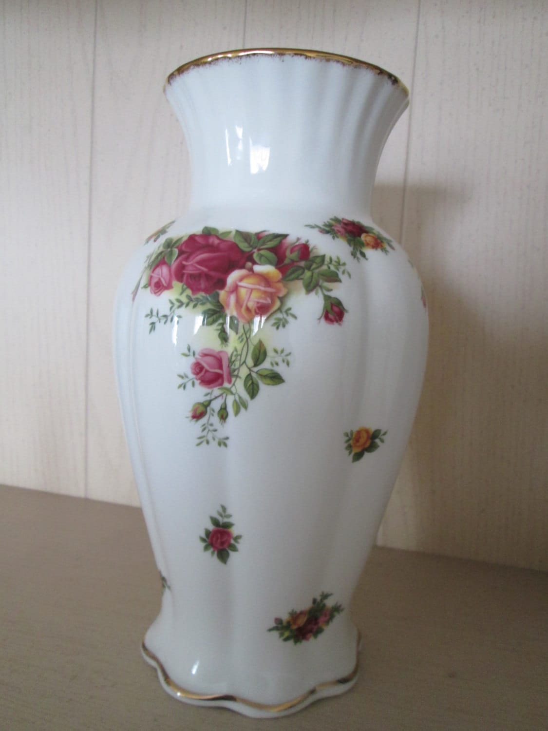 Old Country Roses Vase... Royal Albert.....Fine China Large