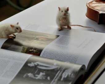 Needle Felted Mouse. White Mouse. Real size . Made to order