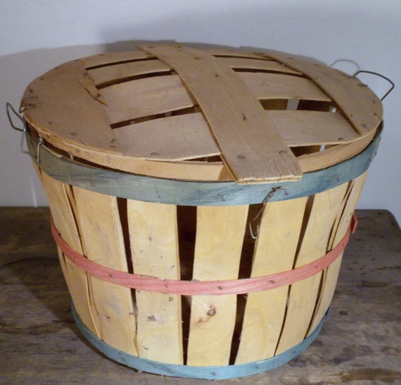 Vintage Wood Orchard Farmhouse Bushel Basket w/ Lid