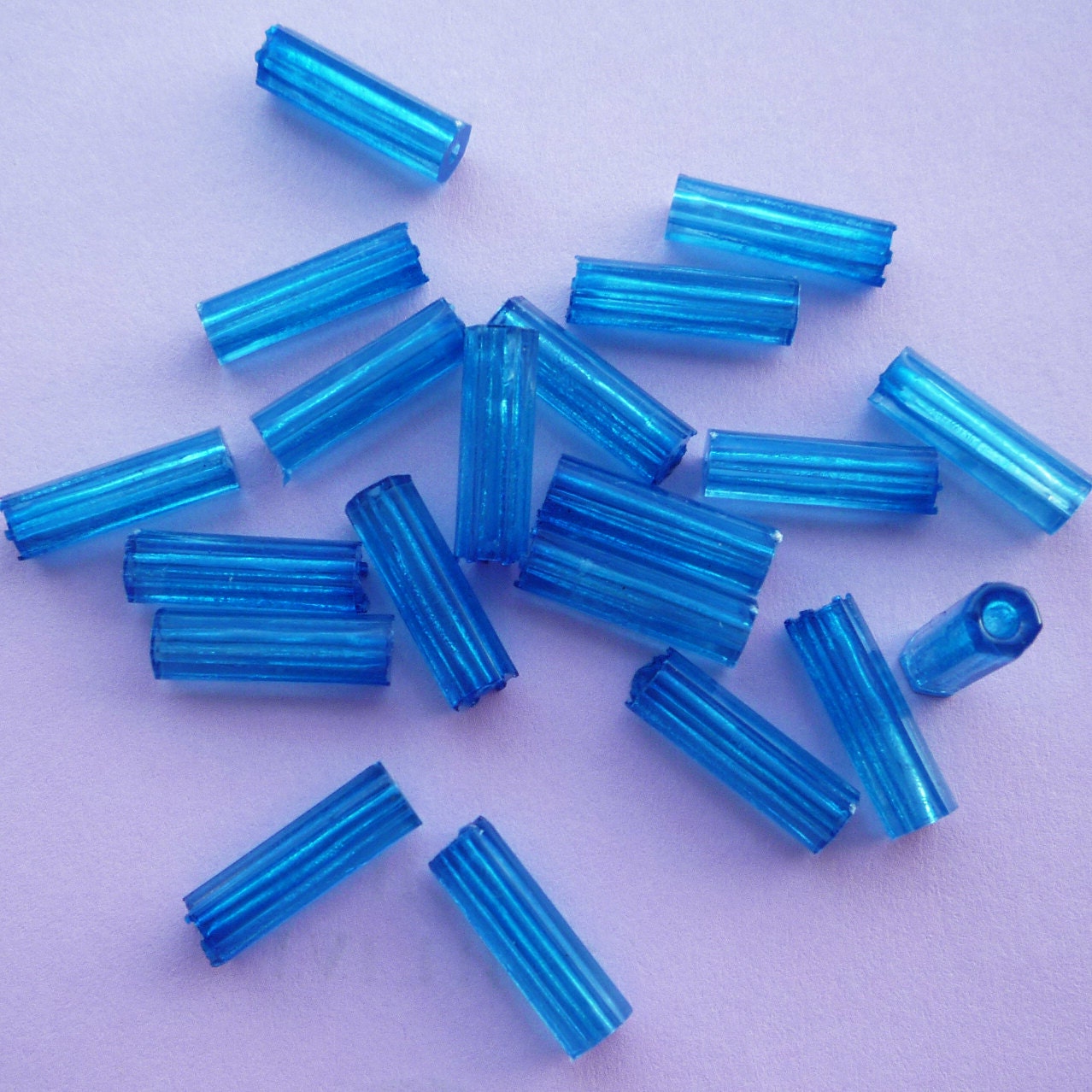 20 vintage plastic tube beads transparent blue HP0358