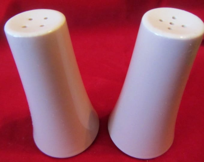 50's Salt and Pepper Shakers in the Dusty Rose Vintage, Pale Pink Shakers, Mid Century Salt & Pepper Shakers, Table Shakers, Ceramic Shakers