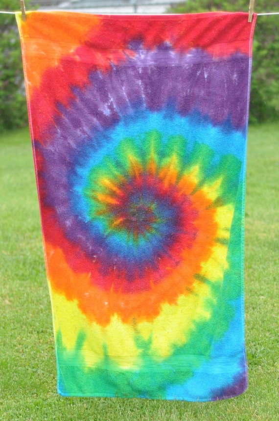 Tie Dye Bath Towel Hippie Rainbow Spiral 28x50 by HappyYiayia