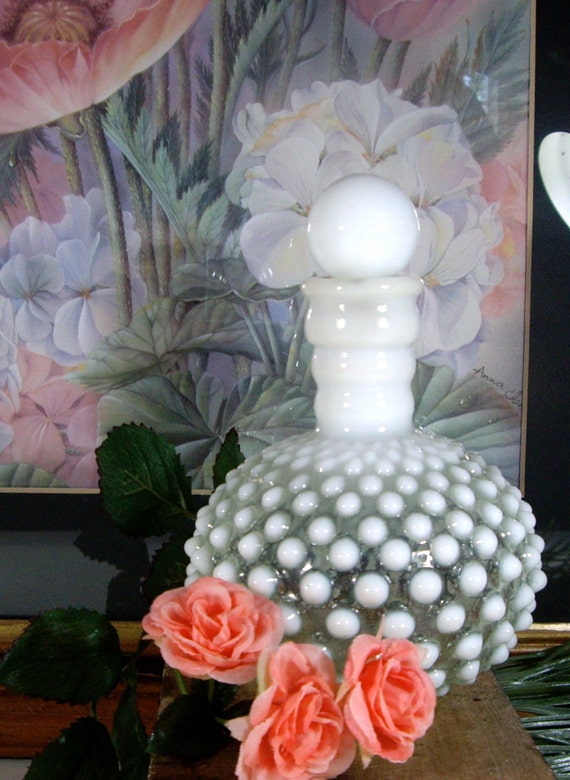 Avon hobnail bath oil vintage decanter 1975