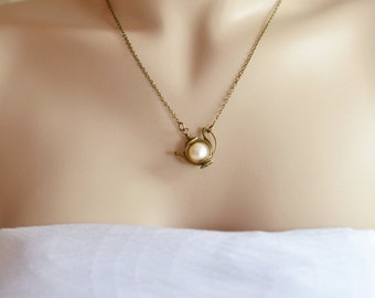 Teapot Necklace, Tea Pot Pendant, Wonderland inspired jewelry, Swarovski Pearl Tea Pot Necklace, Charm Necklace, Tea Lover, Bridesmaid Gift