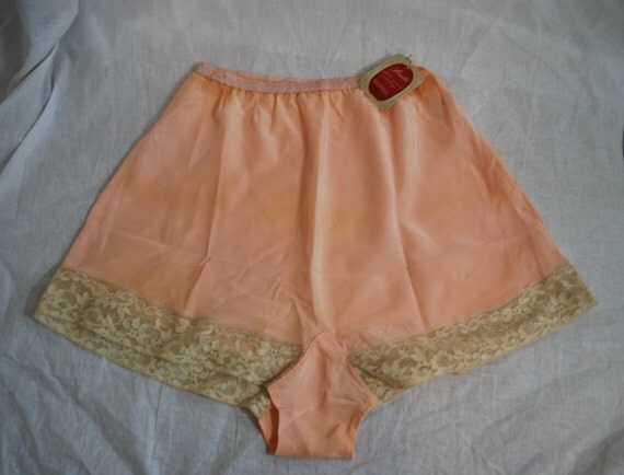 1940s Peach Rayon Panties 28 Waist Medium Luxite by