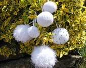 Knitting Pattern Snowballs or baubles. 5 sizes.