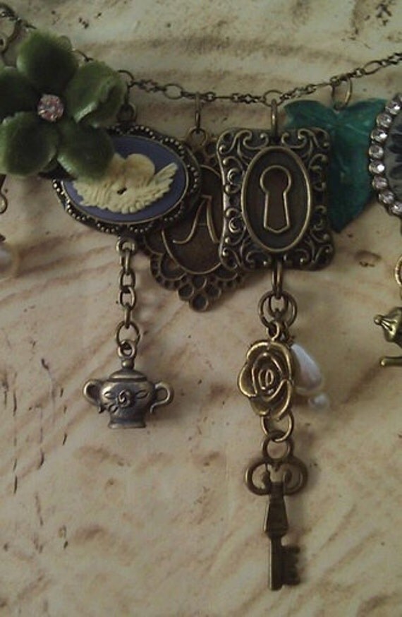 Jewellery garden choker necklace Clearance