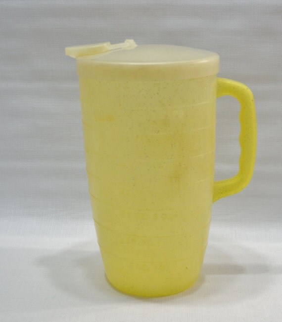 Vintage 1950's Sparkle Plastic Pitcher Yellow Measurements