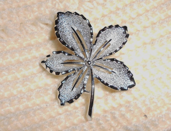 Sarah Coventry Brooch Leaf pin silver tone Free USA Shipping
