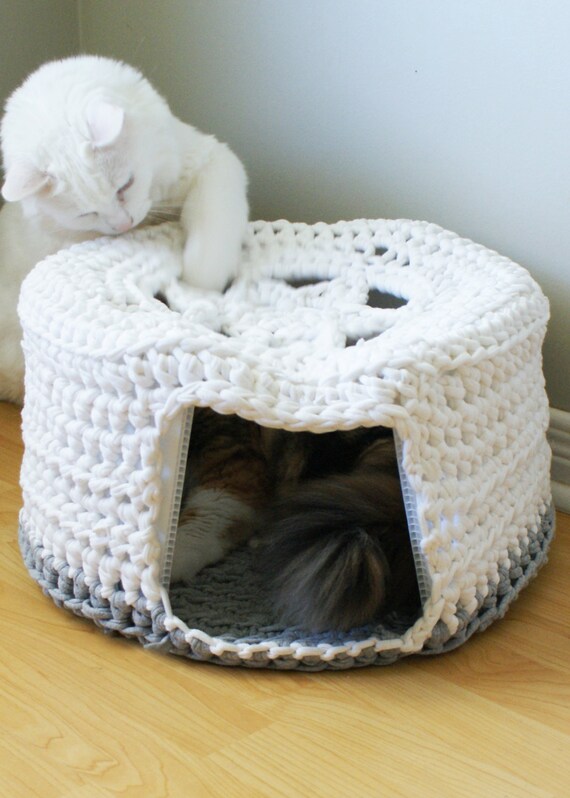 Crochet PATTERN - Chunky T-shirt Yarn Pet Cave / Cat Bed, Tarn, Tshirt Yarn (16" diameter and 8" high)