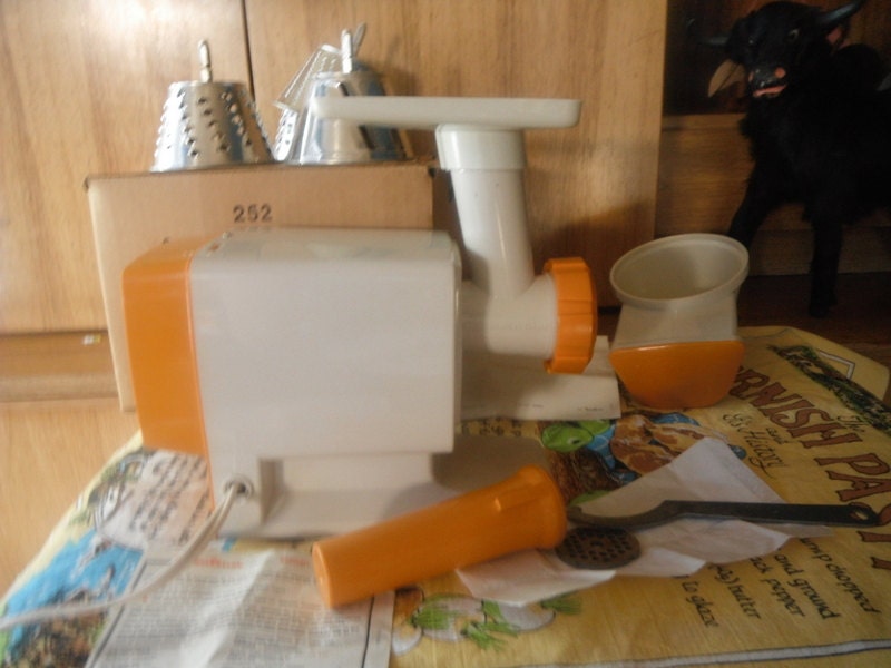 VINTAGE MOULINEX GRINDER No. 252 Original Box