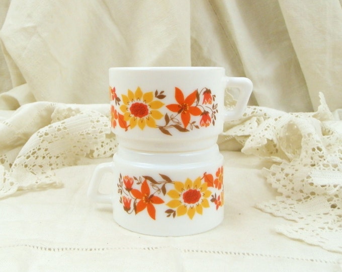 Set of 2 Vintage French 1970s Arcopal Coffee Cups / Retro Kitchenware / Kitchenalia / Retro Home Decor / Milk Glass / Espresso/ French Funky Set of 2 Vintage French 1970s Arcopal Coffee Cups / Retro Kitchenware / Kitchenalia / Retro Home Decor / Milk Glass / Espresso/ French Funky
