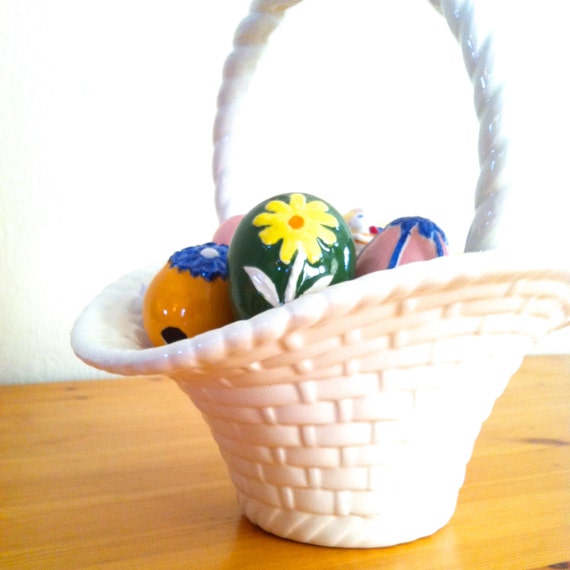 SALE was 40 now 20 Vintage Easter Basket Ceramic by cosabuena