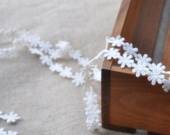 daisy cotton lace trim, white daisy lace, embroidered trim lace, antique lace trim, 2 yards