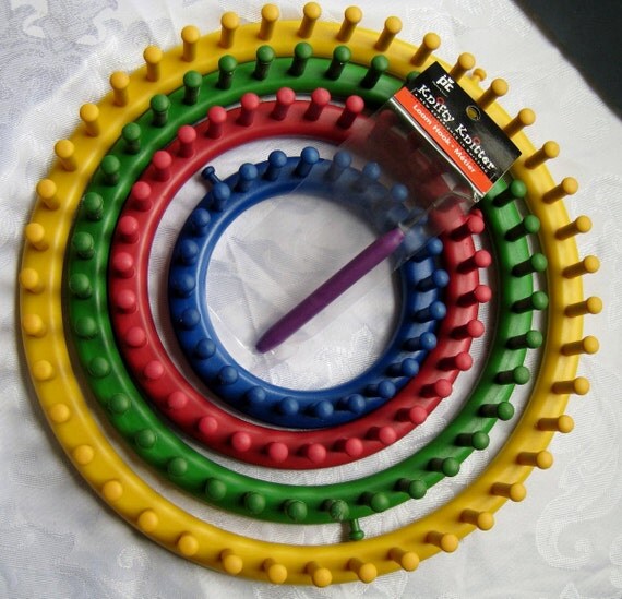 Knitting Round Loom Set of 4 & Loom Hook Knifty Knitter Knit