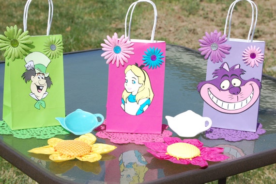 Items similar to Alice in Wonderland Party Favor Bags on Etsy