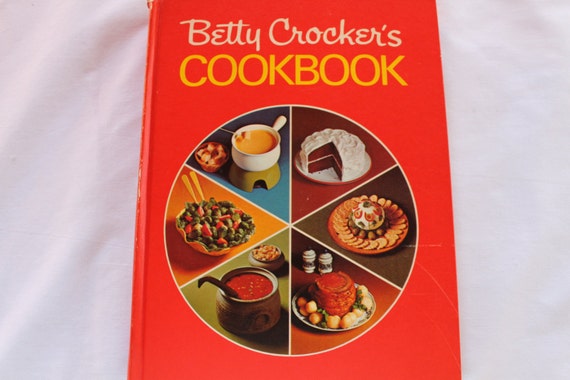 Vintage Betty Crocker Cookbook 1971 Red Pie Cover