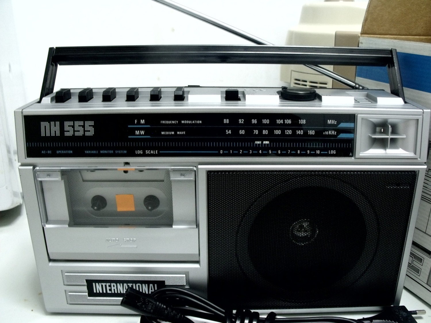 NEW VINTAGE 80s RETRO Silver Portable Radio cassette recorder