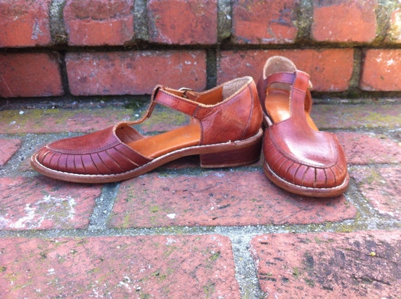 Vintage 70s Brown Leather Sandals Heels Flats by GoodLuxeVintage