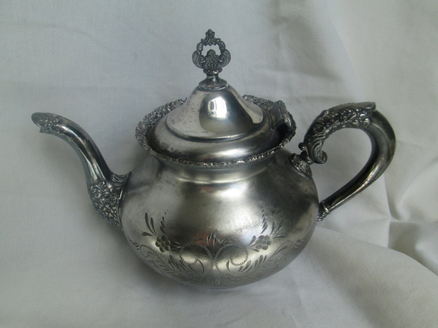 Van Bergh Quadruple Plate Teapot