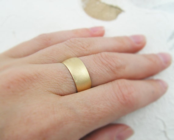 18k gold Classic rounded 8 mm wedding band. by WeddingRings585