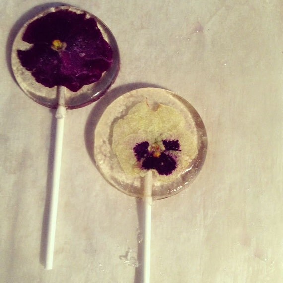 3 Natural jasmine flavored lollipops with assorted whole