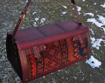 Carpet bag in antique persian rug and natural leather