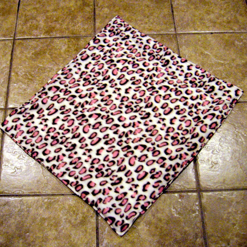 Pink Leopard Print Fleece Cat Blanket by catcraftsmo on Etsy