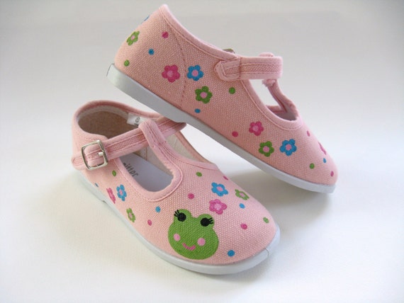 Girls Frog Shoes Kid's Hand Painted Pink by boygirlboygirldesign