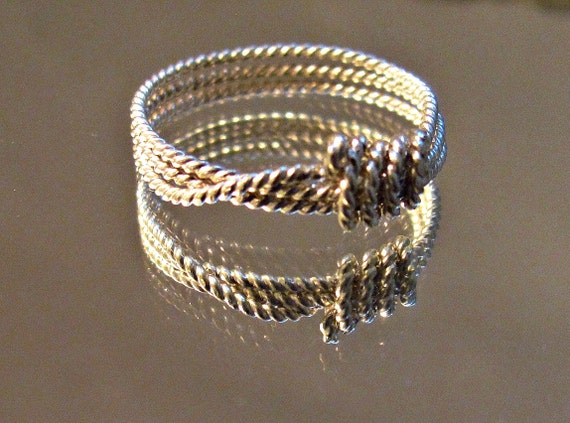 Lasso ring twisted round 2 mm width rope in by StudioPMR