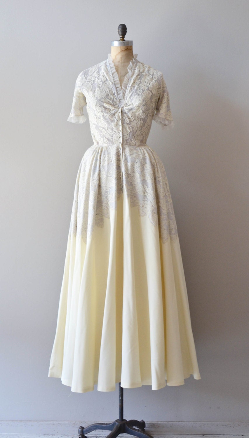 vintage 1940s wedding dress / lace 40s wedding gown / Prima la