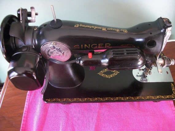 Singer 15-91 potted motor sewing machine with manual scroll