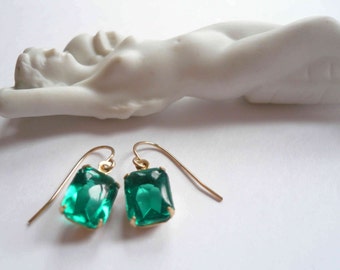 Emerald birthstone earrings Green earrings Emerald earrings Square earrings Vintage earrings Green glass earrings 14K gold fill earwire Gift