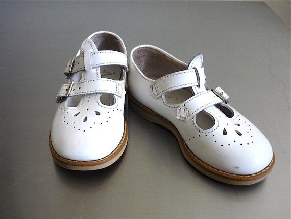 Vintage Shoes Girls 80's Mary Janes White by Freshandswanky