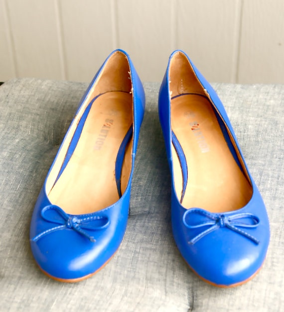 Items similar to Periwinkle blue leather vintage flats - blue leather ...