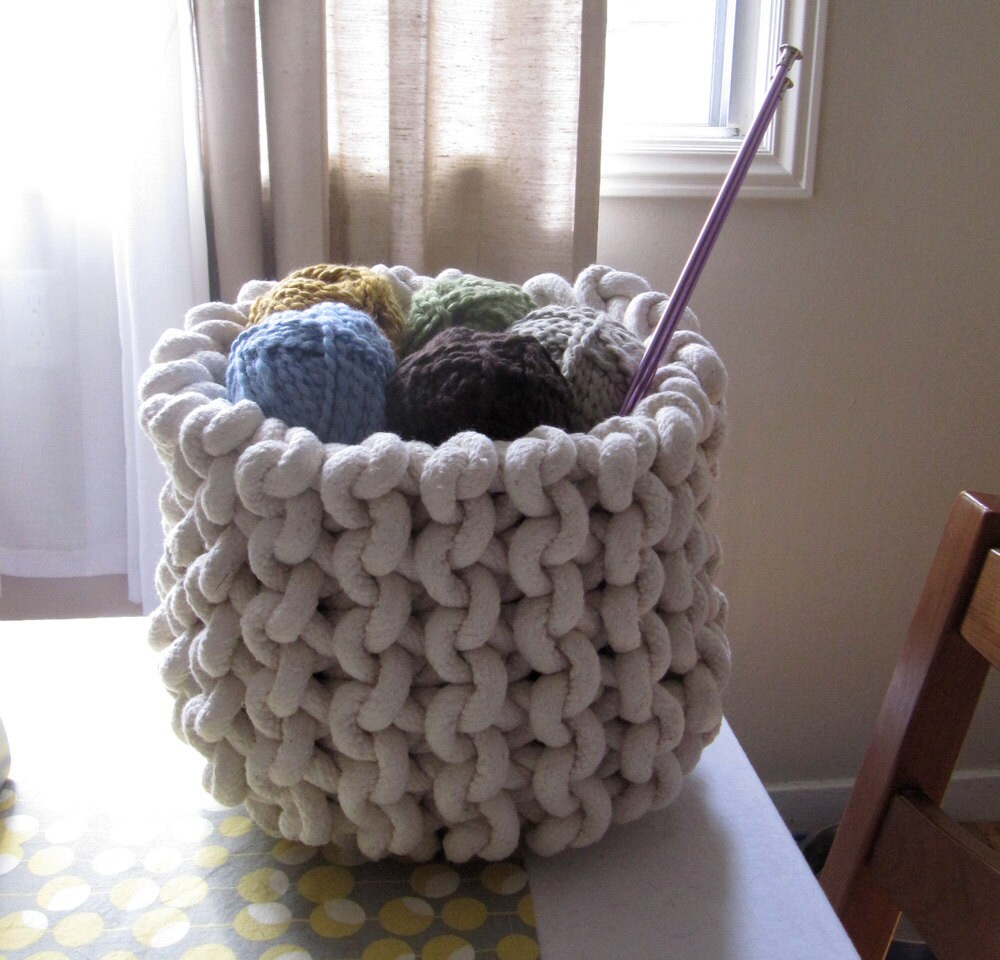 Medium knit rope basket