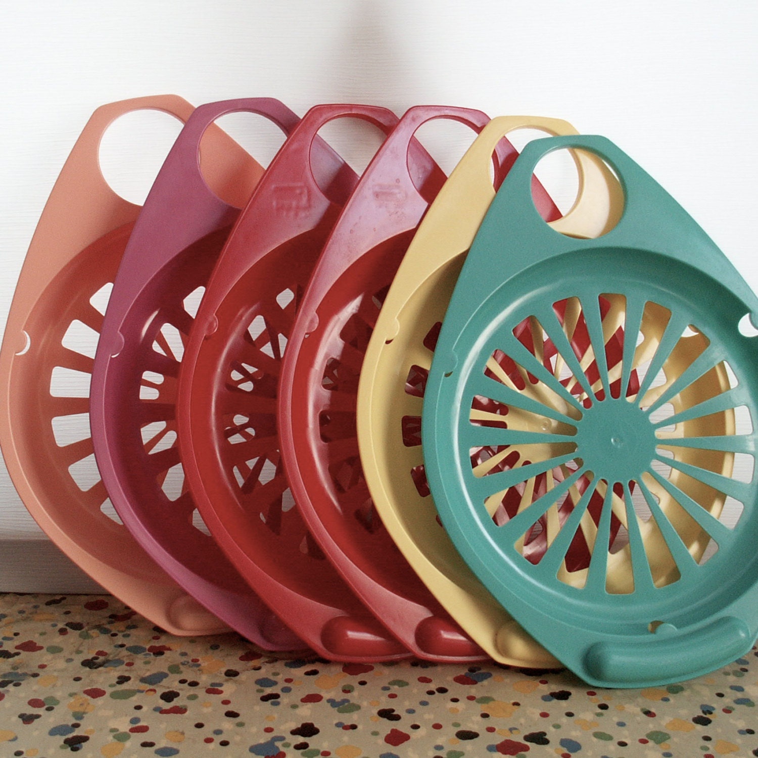 Six Plastic Paper Plate and Cup Holder Dish