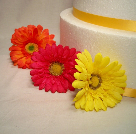 MADE TO ORDER Gerbera Daisy Silk Flower Wedding Cake Layer