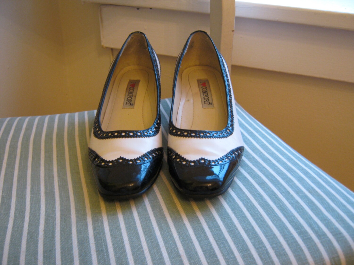 spectator pumps black white