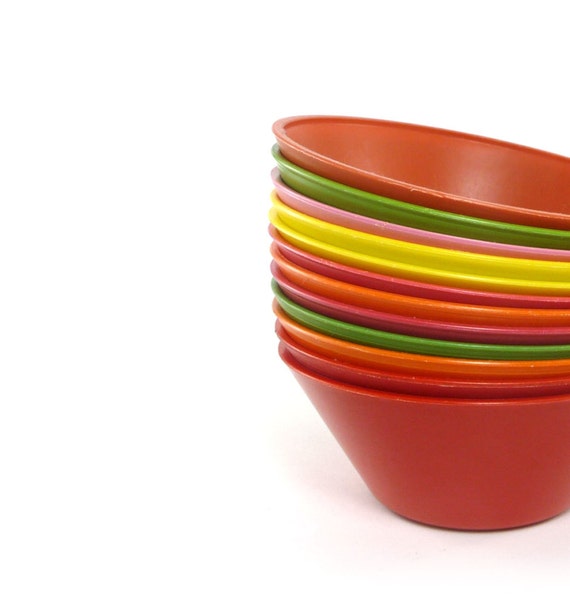 Vintage plastic cereal bowls set of 12 colorful bowls