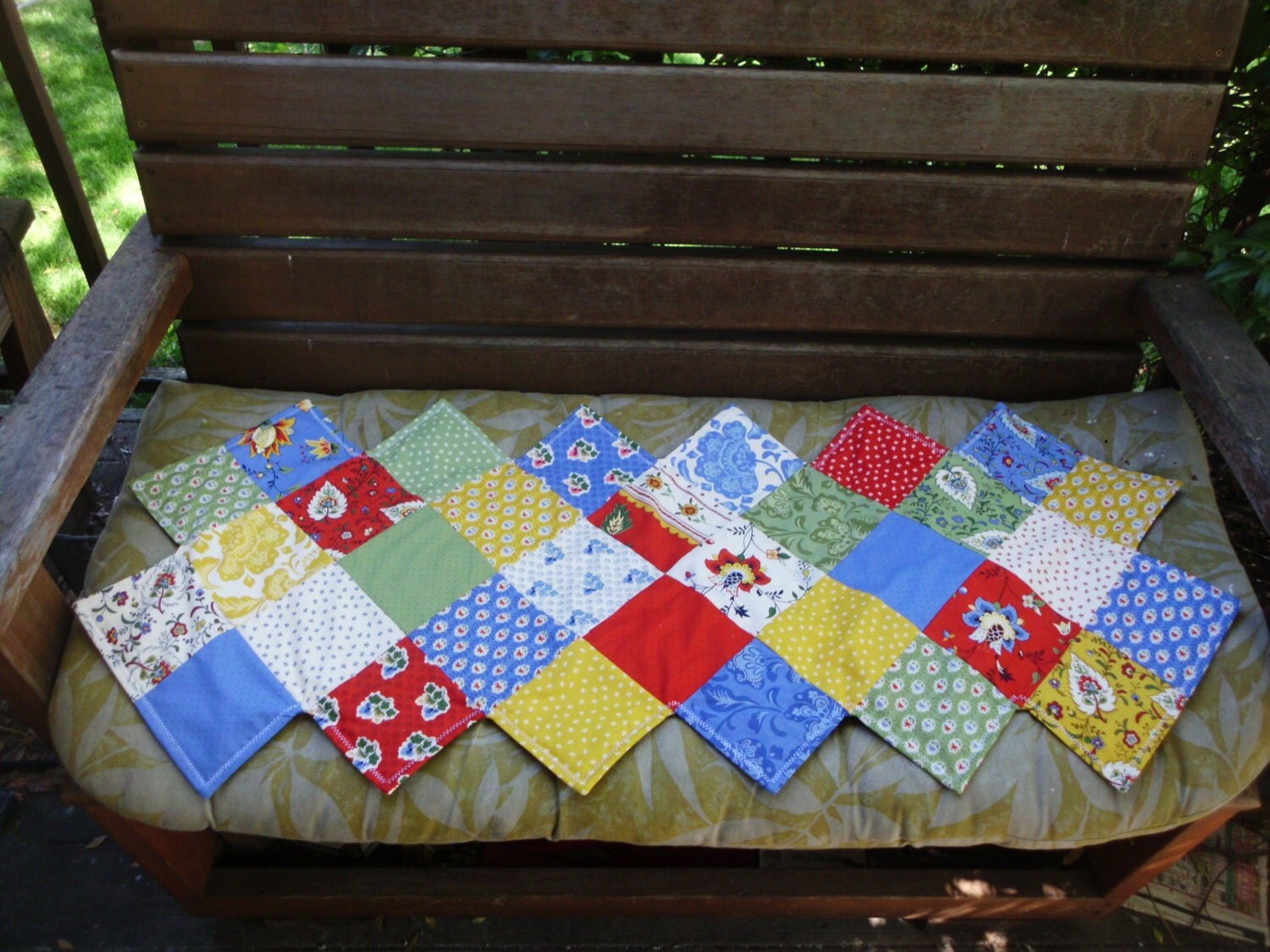 Zig zag table runner