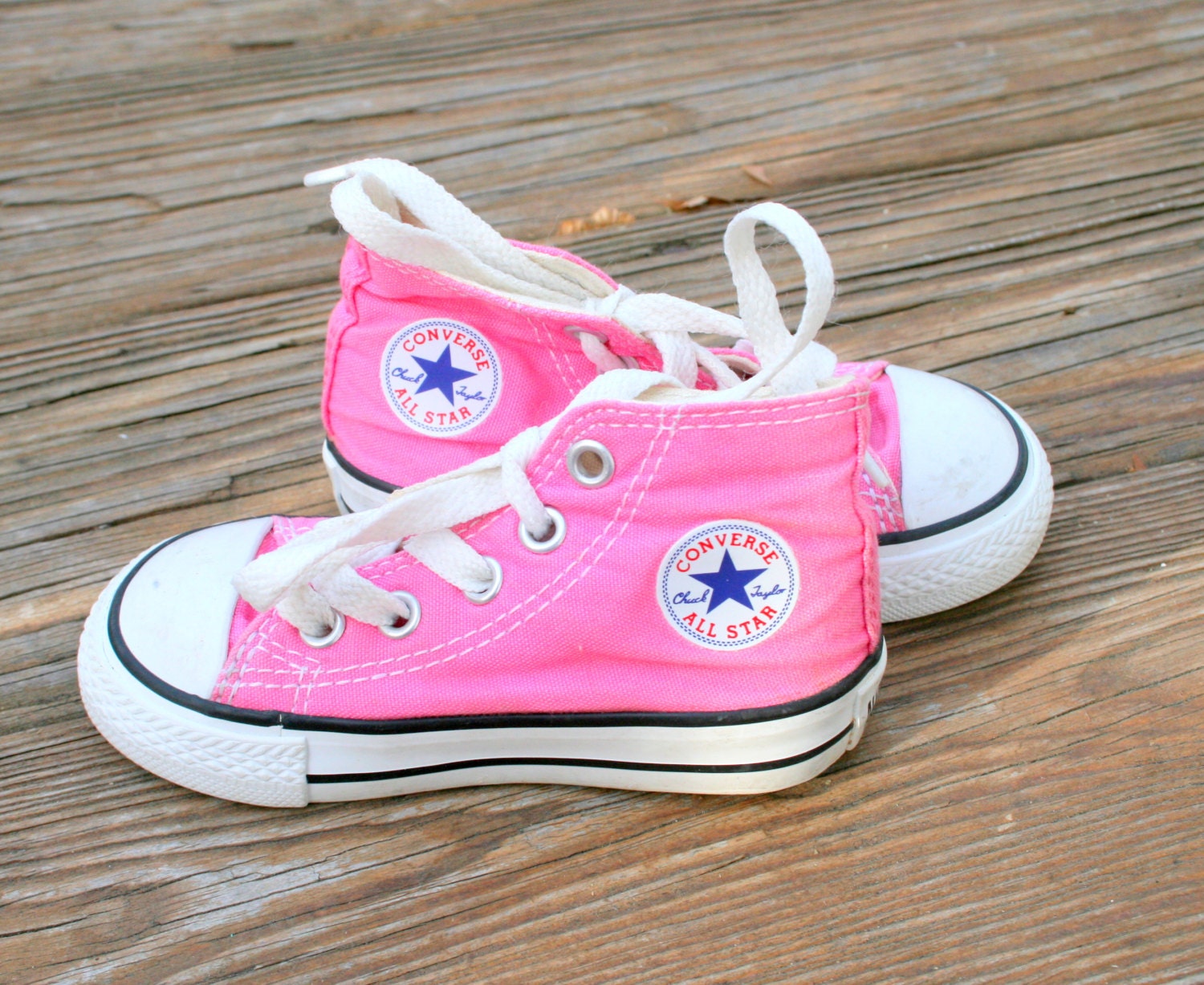 Vintage PINK CONVERSE Sneakers.girls size 5.kids.