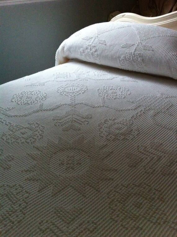 White Hobnail Bedspread Bates Queen by HillsideHouse on Etsy