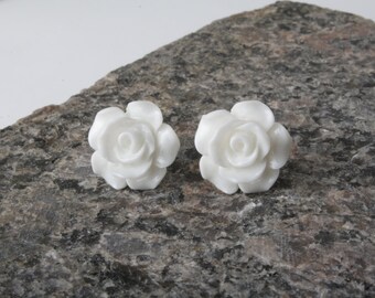 White Rose studs, White rose Earrings, white Studs, White flower earrings, flower girl earrings, bridal party gift, wedding favors
