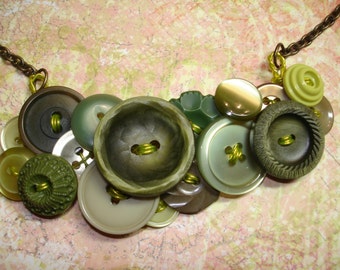 WOODLANDS - Button Necklace - Vintage Buttons - Vintage Jewelry- GREEN - green necklace