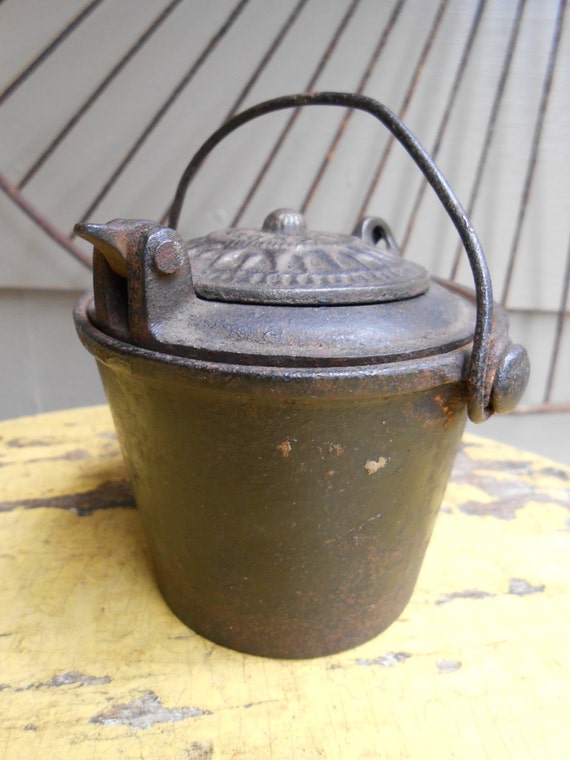 Antique Fanner Mfg. Cast Iron Glue Pot with Ornate Lid